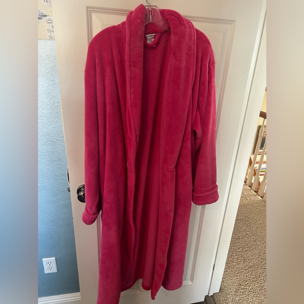 Hot Pink Fluffy Bathrobe, Barely Worn!